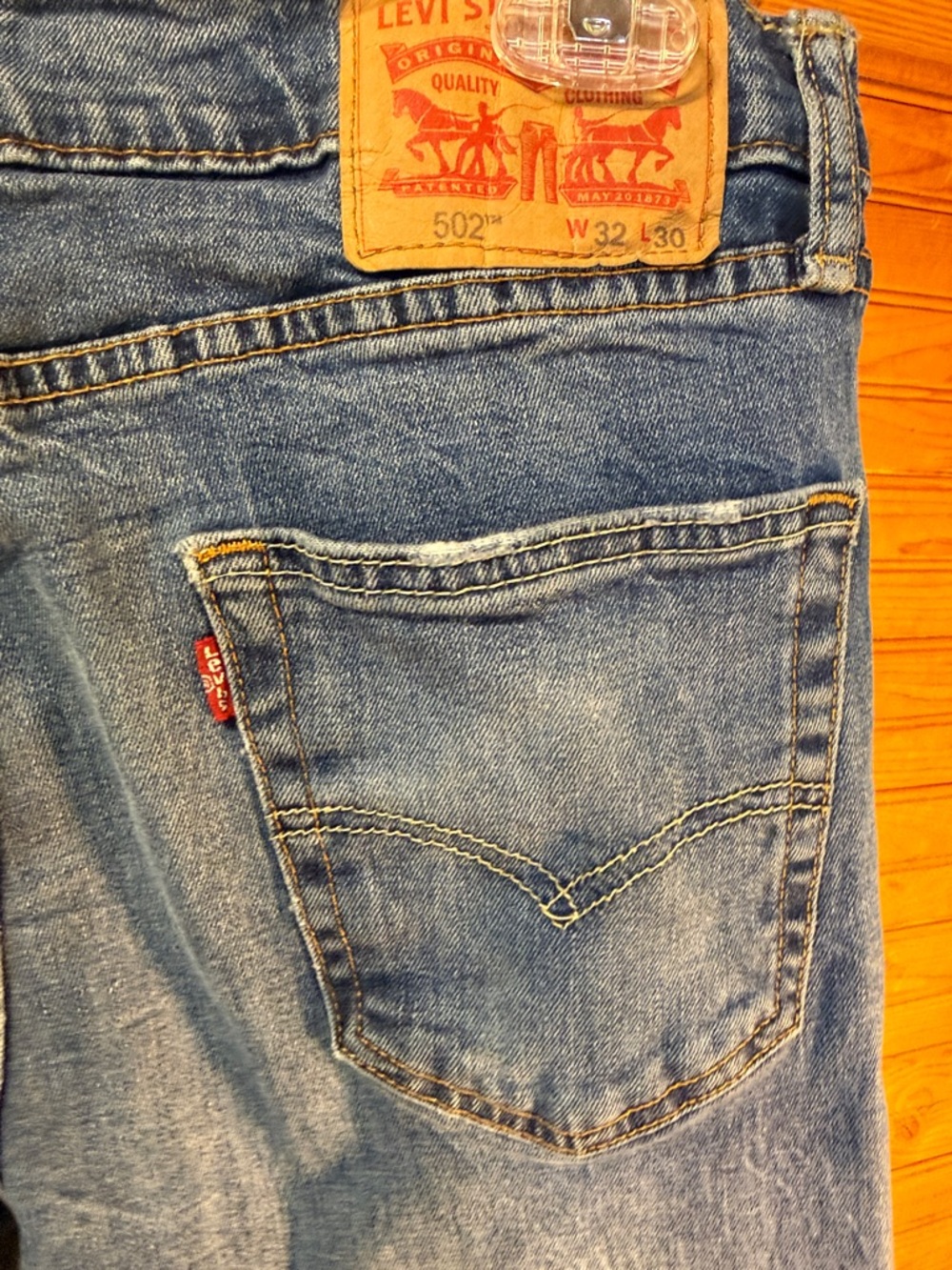 Levi's 502 Straight Leg Jeans in Medium Blue Wash - Picture 3 of 8